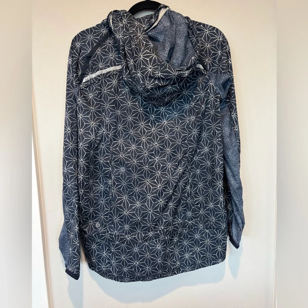 Lululemon Athletica Navy and White Rain Jacket 077 - Picture 2 of 4